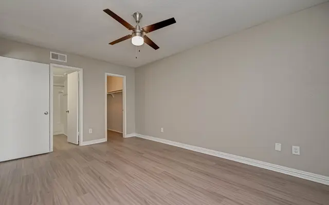 8950 Glencrest - Floor, Corner, Interior Design