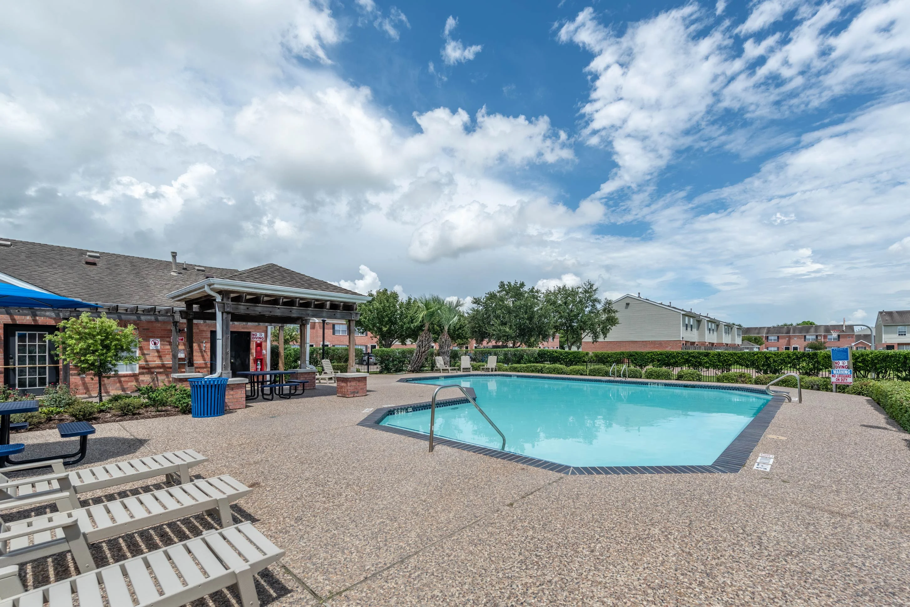 Retreat at Texas City - Building