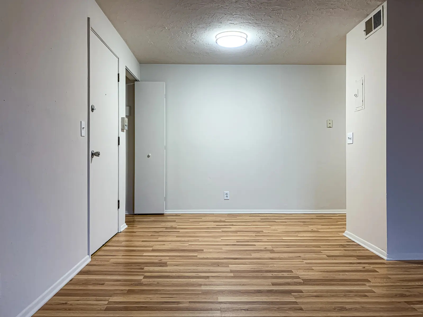 Pentamen Arms - Indoors, Interior Design, Floor