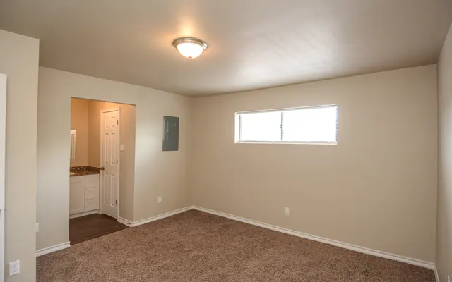 Woodlawn Apartments - Bedroom