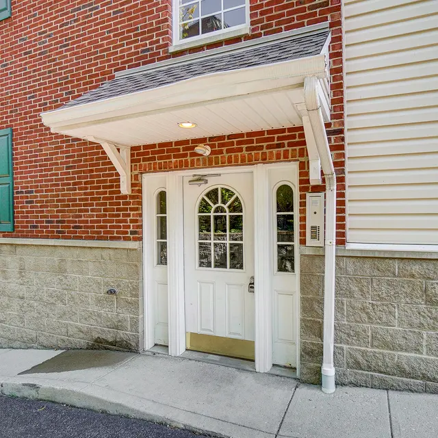 2700 University Court - House, Housing, Portico