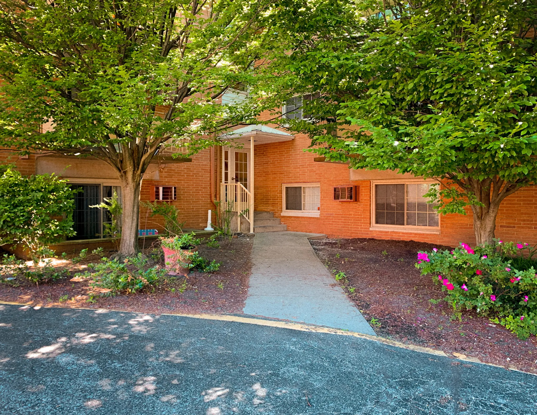 Fairview Park Manor - City, Street, Urban