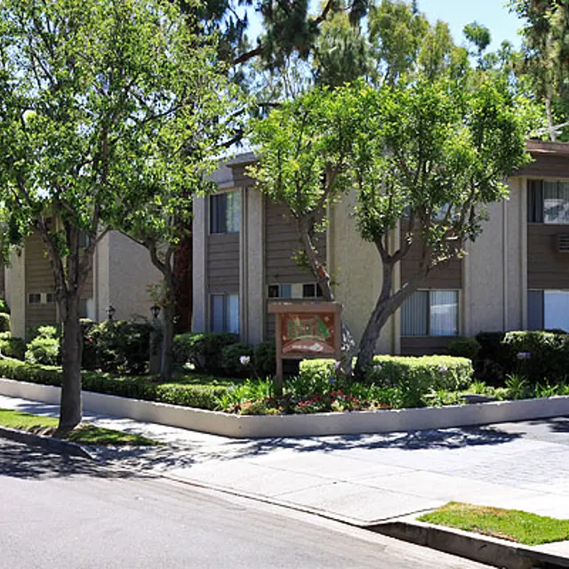 Sutter's Mill Apartments - Neighborhood, City, Suburb