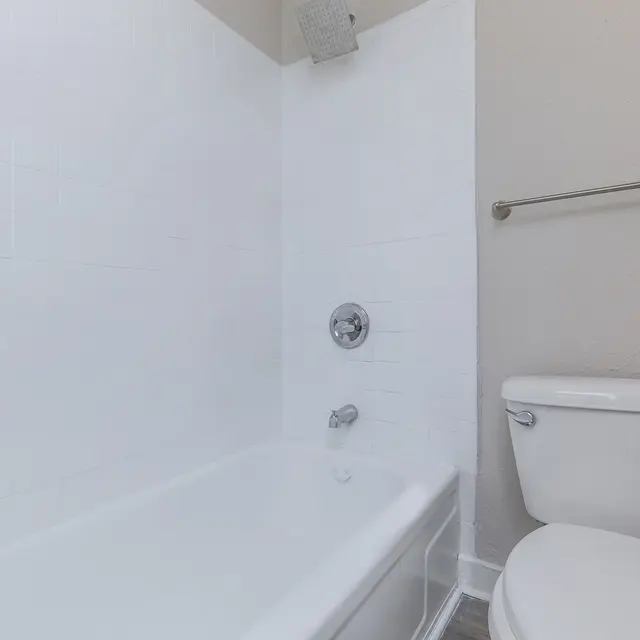 Aviva at North Plaza - Bathroom