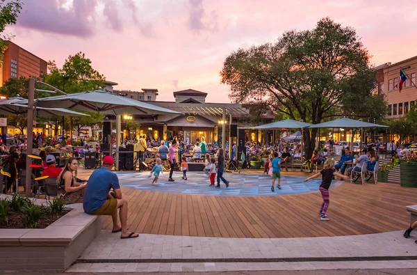 Neuhaus Apartments - People, Person, Urban