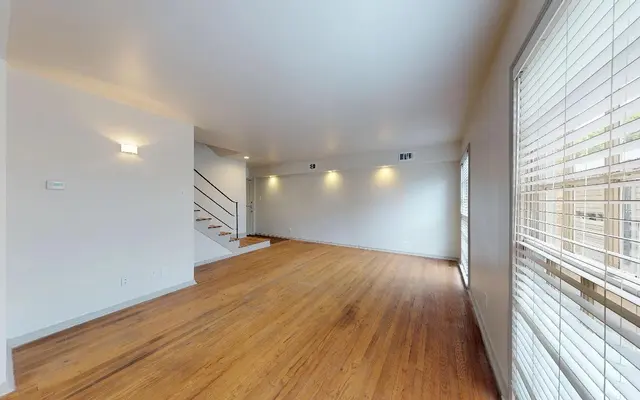 6015 Reiger - Wood, Floor