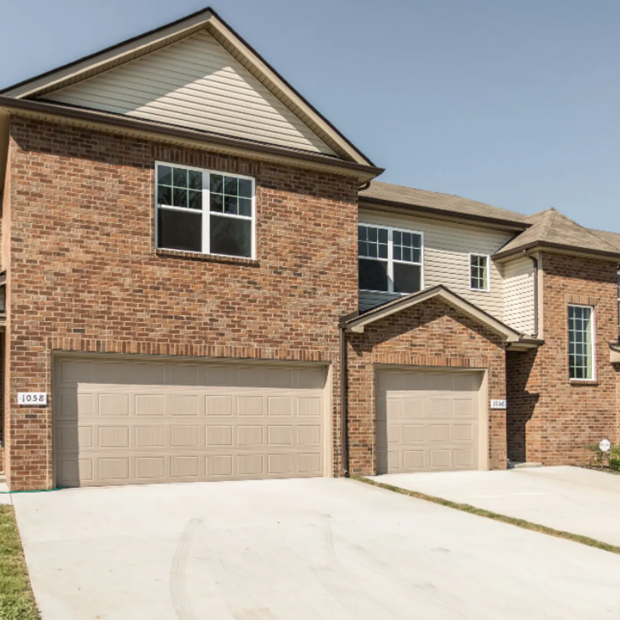 Heritage Hills Townhomes Heritage Hills Townhomes - Garage, Indoors, Housing
