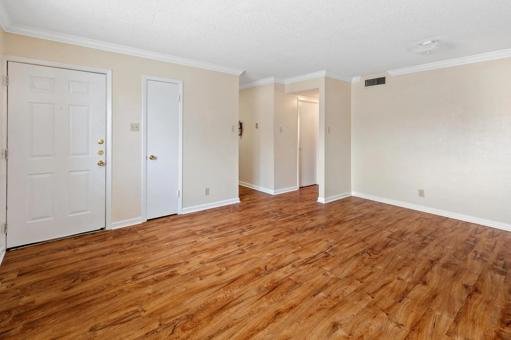 Commons at McNeese - Flooring