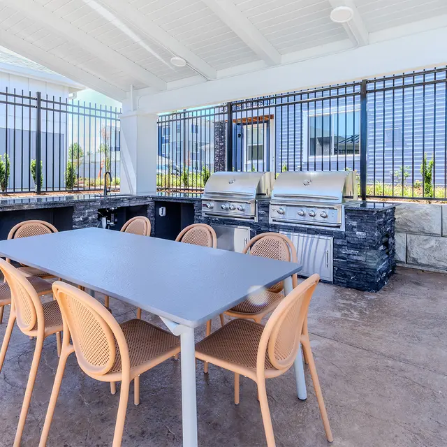 Grilling & Lounge - The Miles at South Cooper Mountain