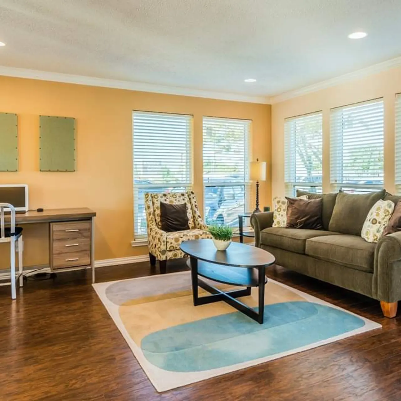 Amber Creek - Rug, Table, Computer