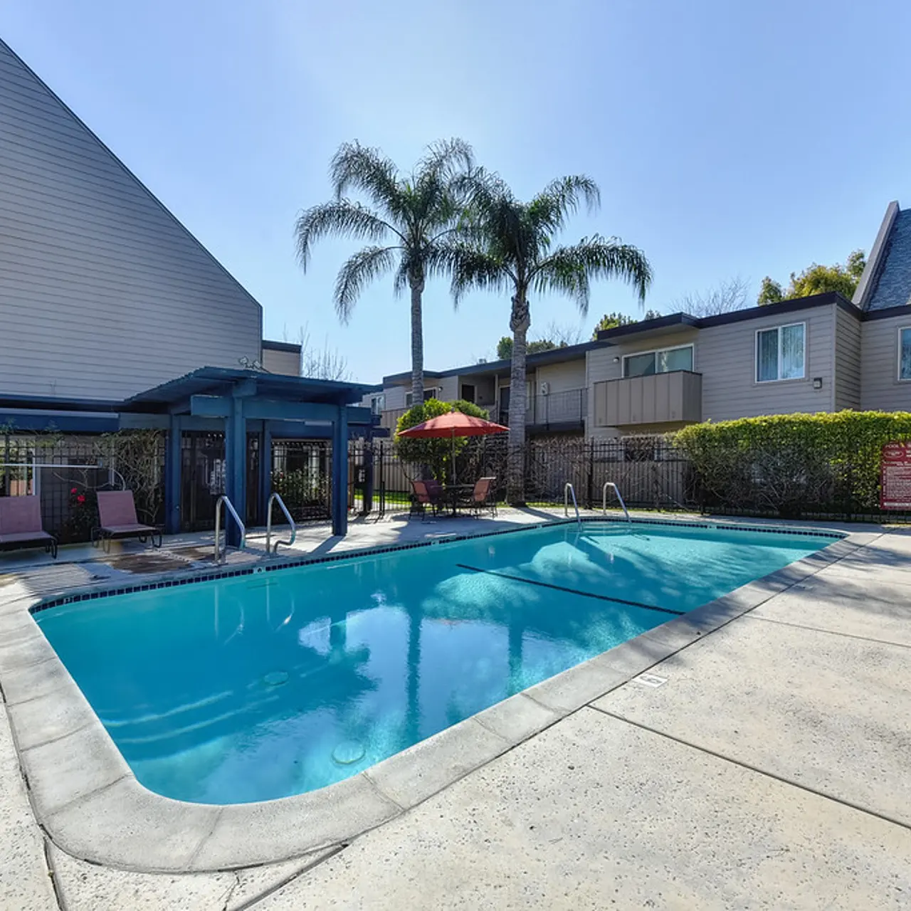 Lincoln Village West - Building