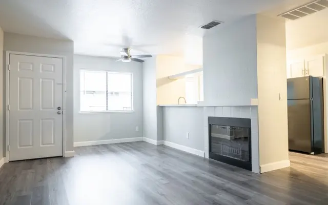 Tahoe at Fair Oaks - Corner