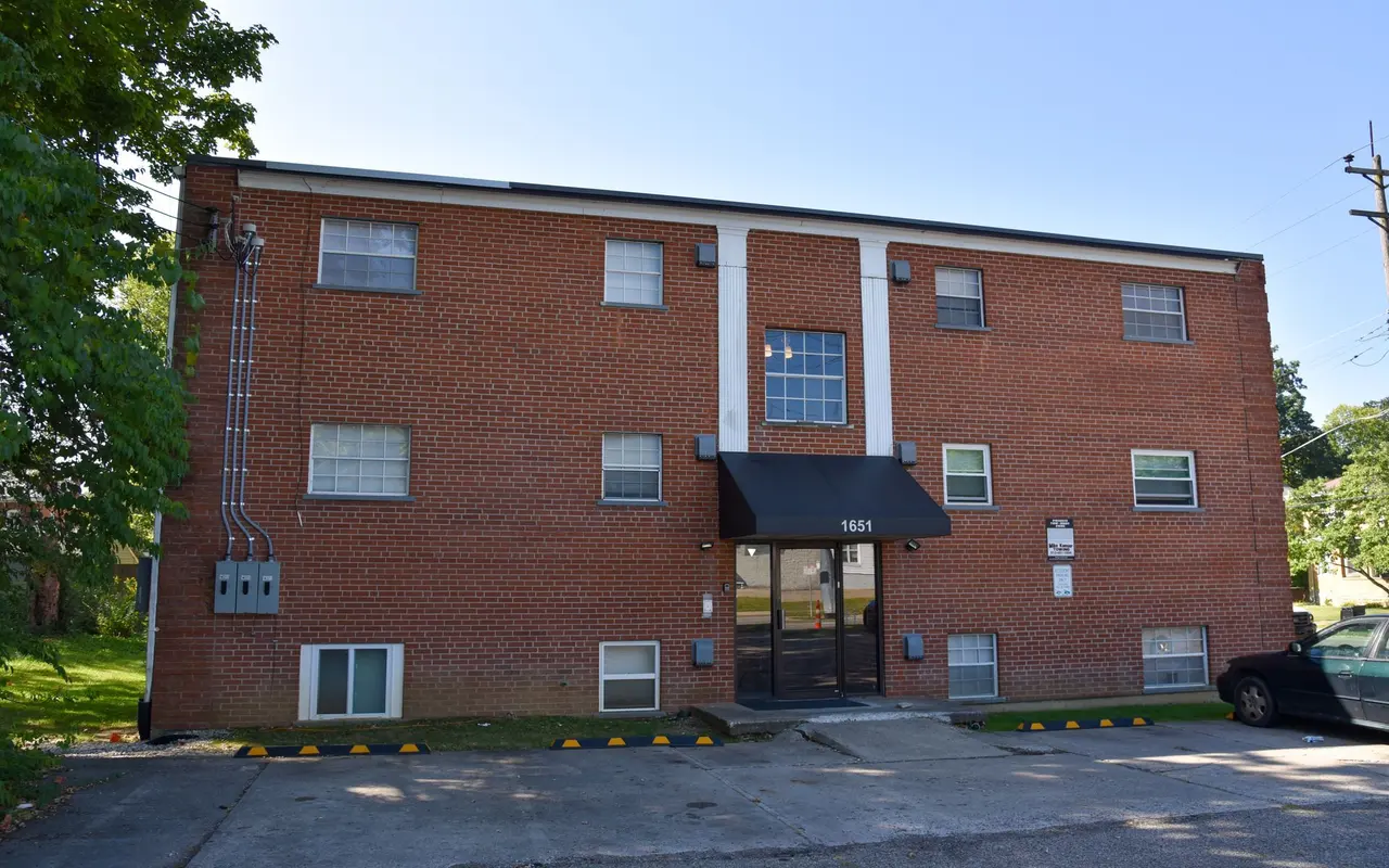 1651 W North Bend Road - City, Urban, Awning