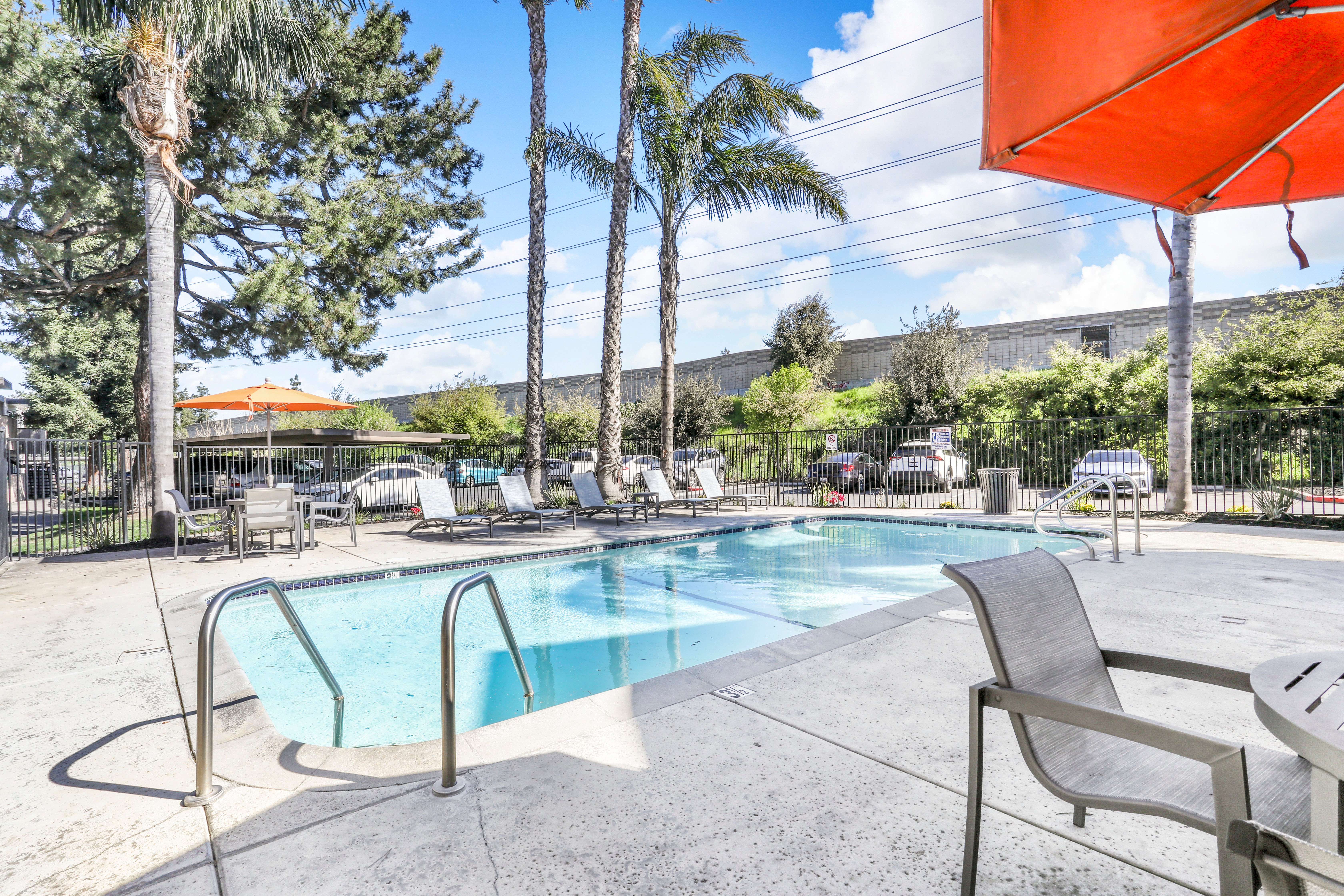 Lincoln Village West - Hotel, Summer, Pool