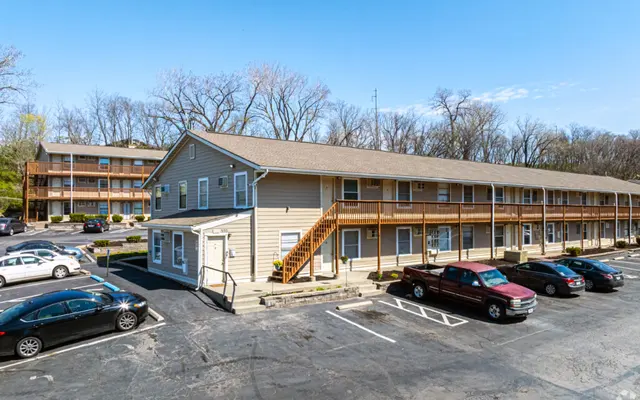 Sugar Creek - Building, Hotel, Car