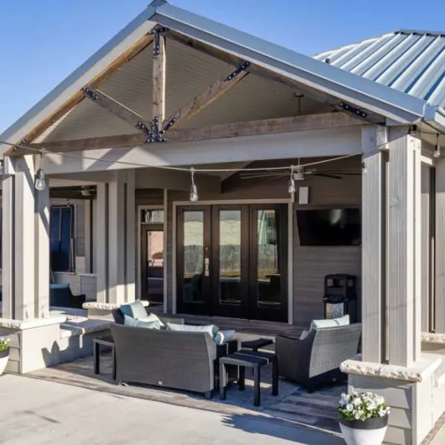 North Village Plaza Apartments - Patio