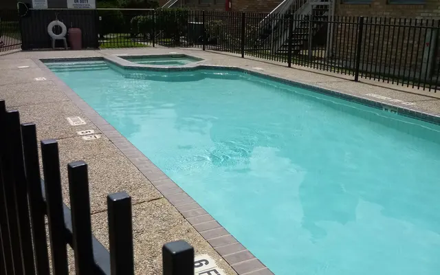 Willow Run Apartments - Hotel