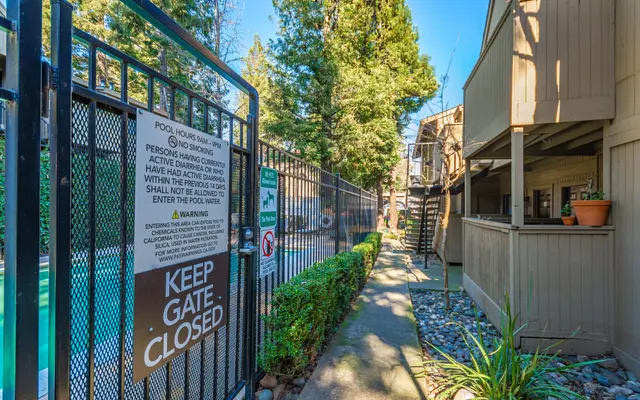 Donner at Fair Oaks - City, Road, Street