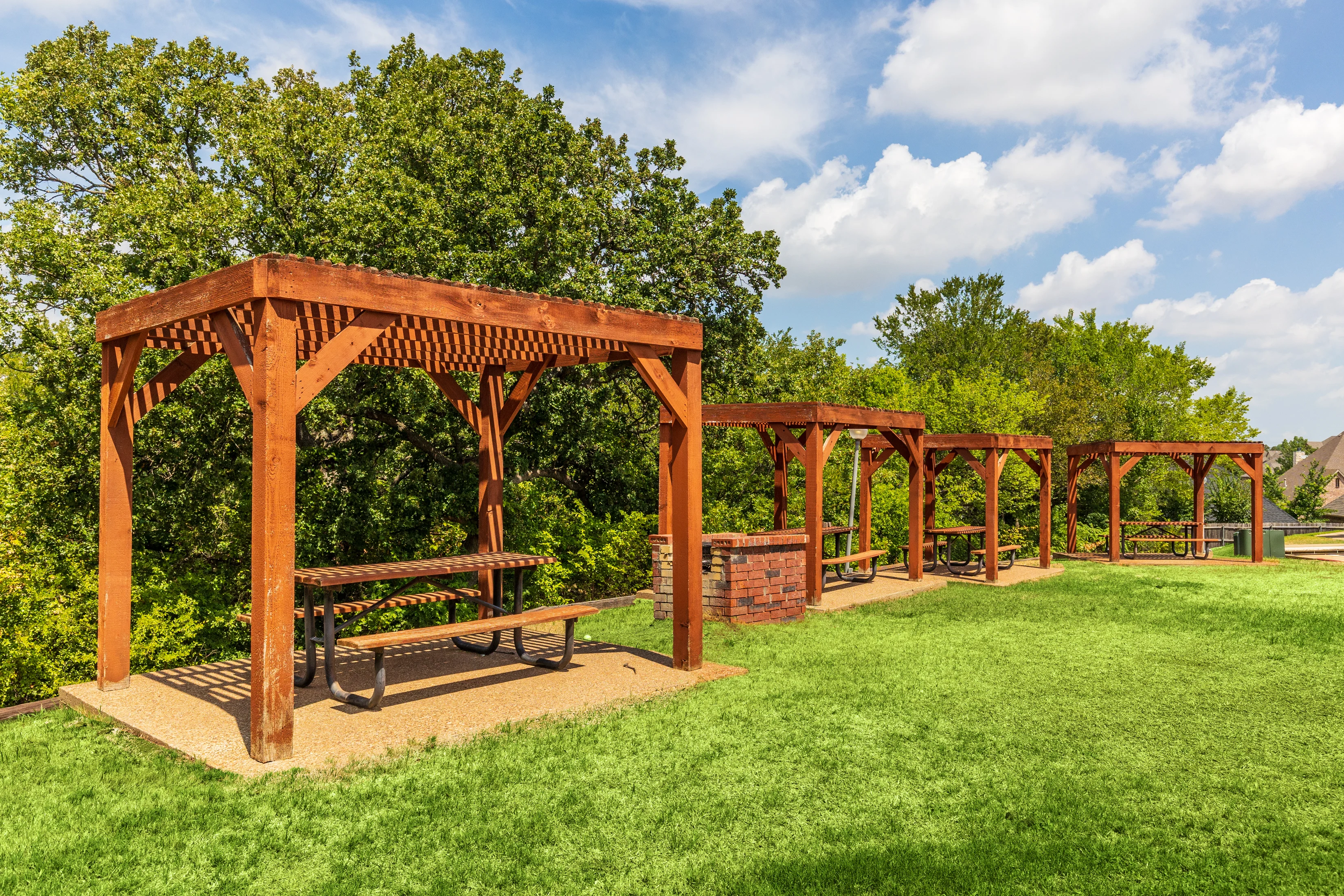 Willow Ridge - Porch, Housing, Grass