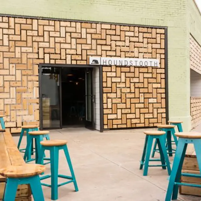 Houndstooth Houndstooth Coffee - Outside the store with patio furniture