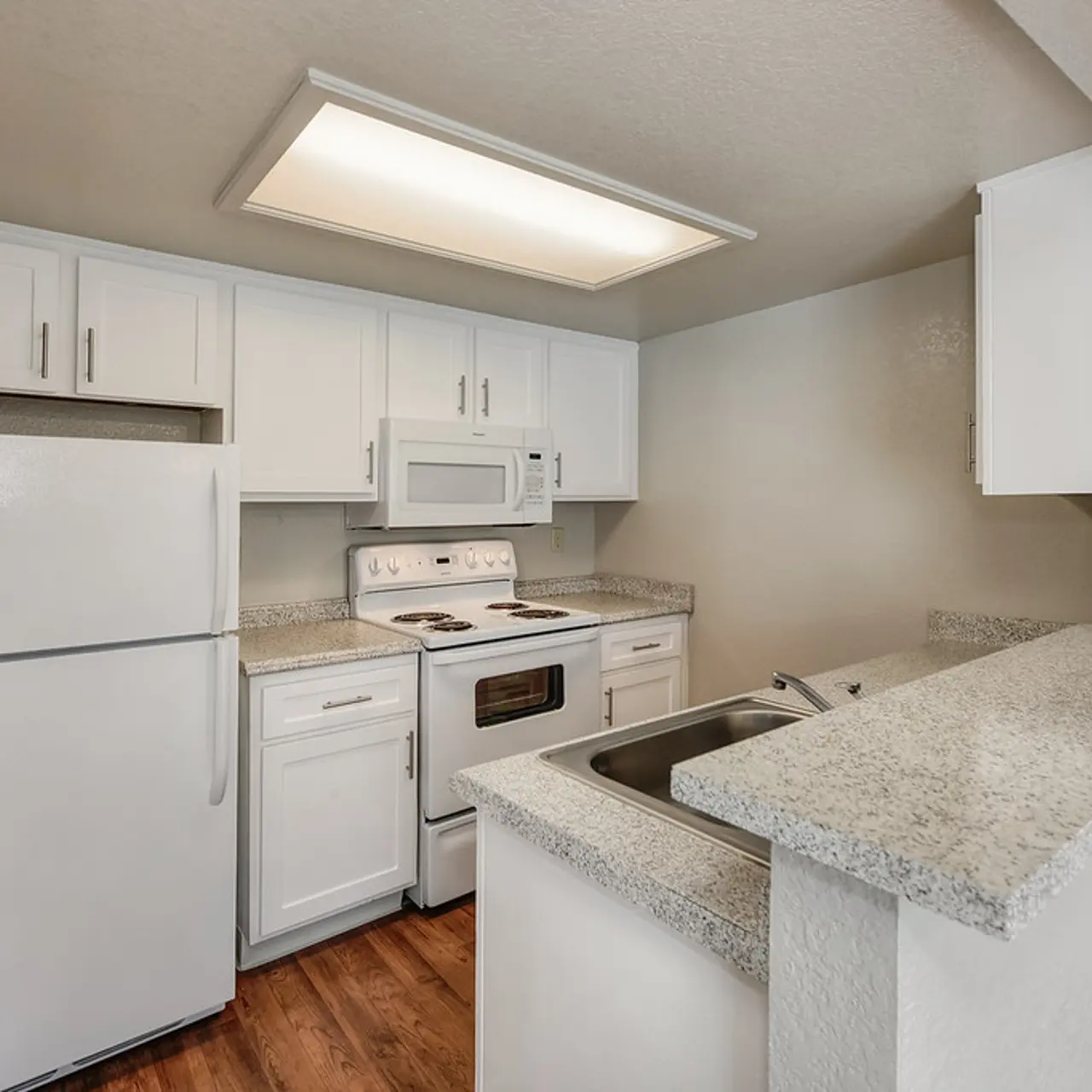 Lakeview Village - Room