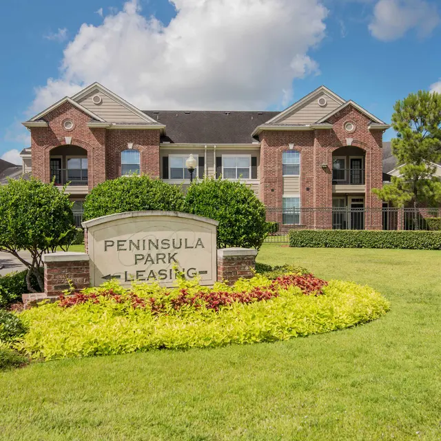 Peninsula Park - Grass, Lawn, Suburb