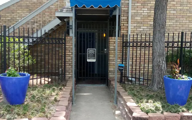 Willow Run Apartments - Gate