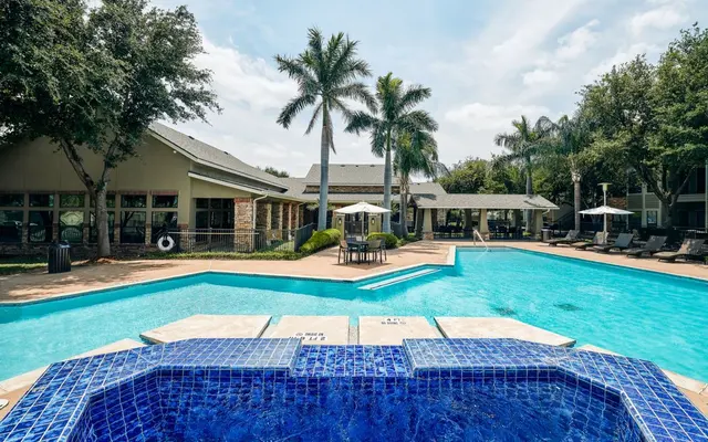 Carmel Apartments - Pool, Hotel, House