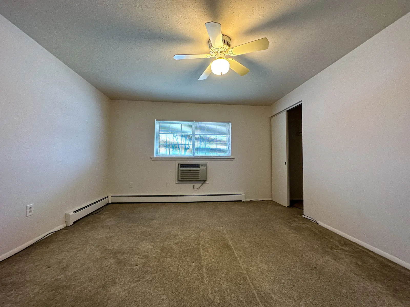 Williamsburg Square - Corner, Floor, Flooring