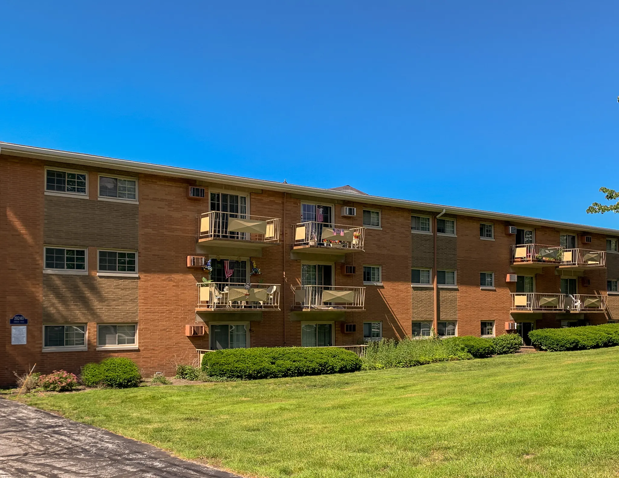 Fairview Park Manor - High Rise, Urban, City