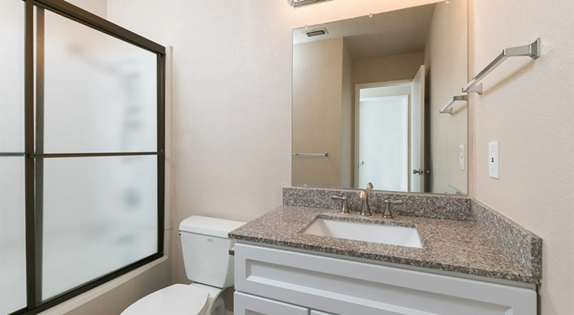El Camino Place - Room