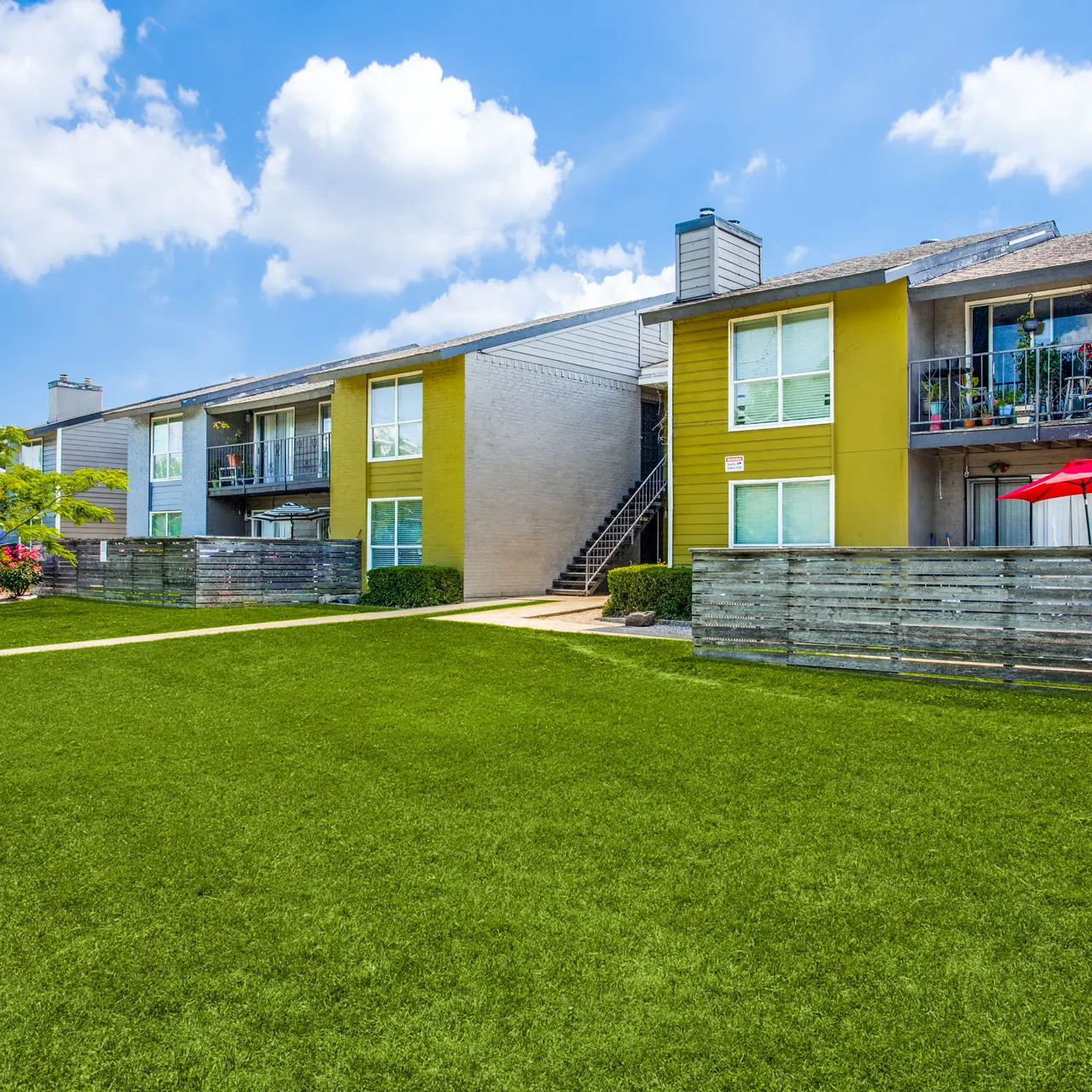 The Estara Apartments The Estara Apartments - Lawn, Grass