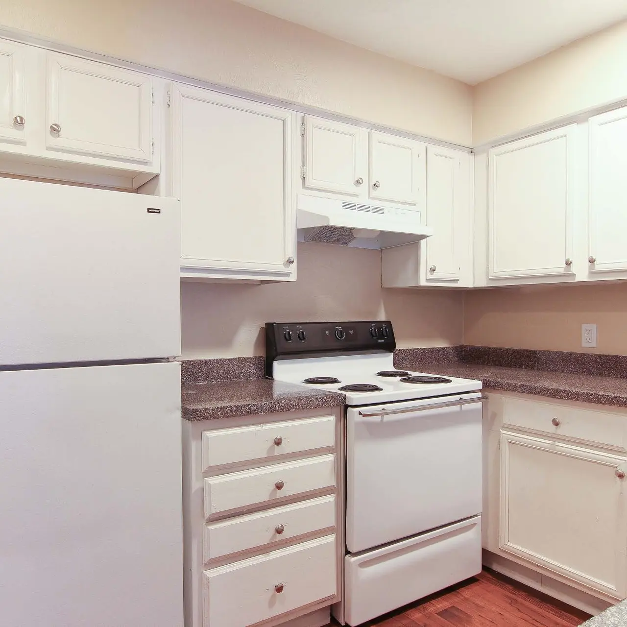 Oaks Branch Apartments - Room