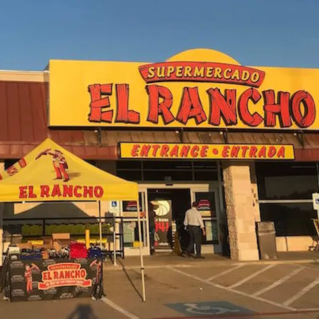 EL Rancho Supermercado Buena Villa Apartments - Person