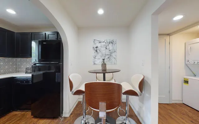 Bella Villa - Room, Wood