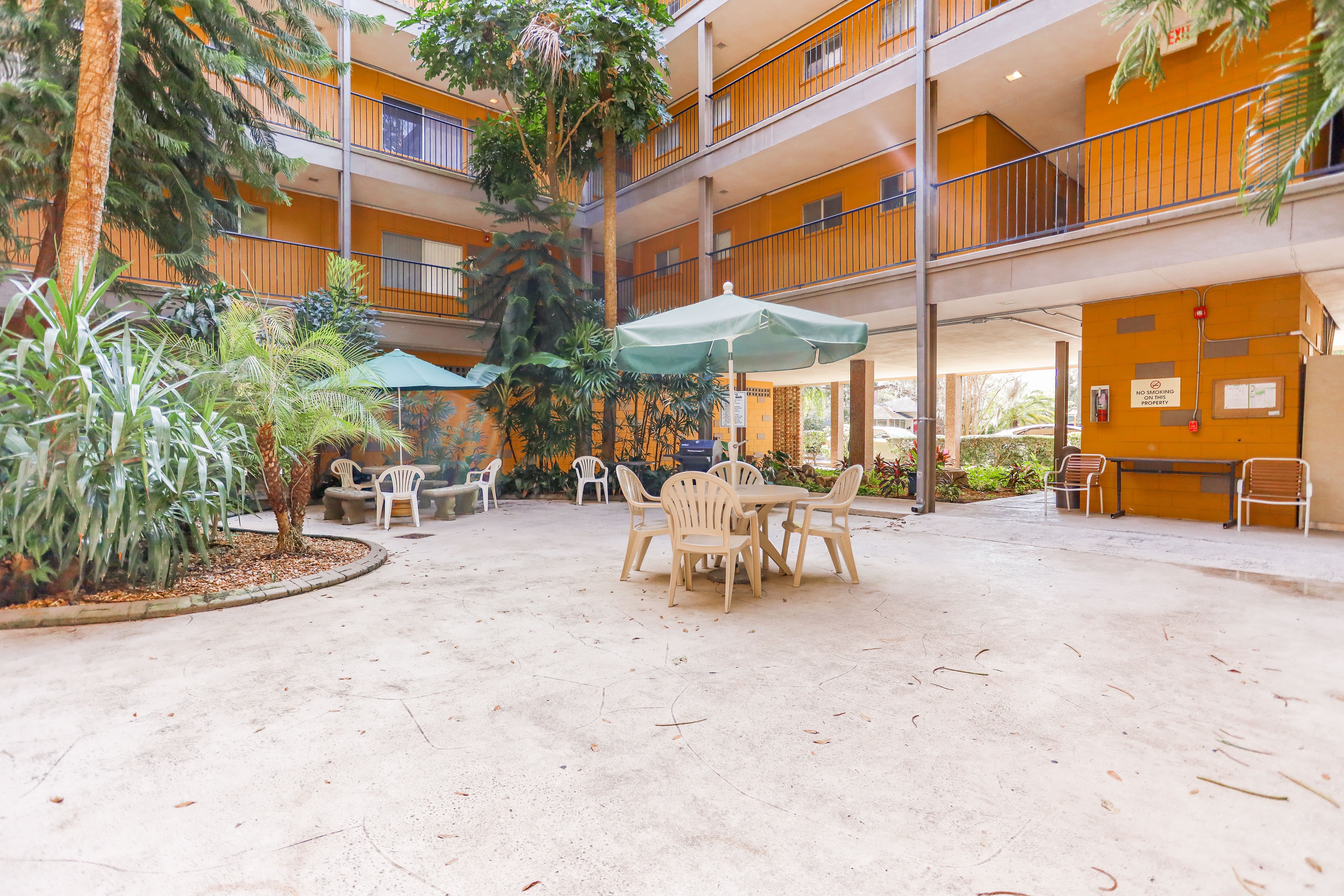 Park East Park Knowles Apts Park East Park Knowles Apts - Building