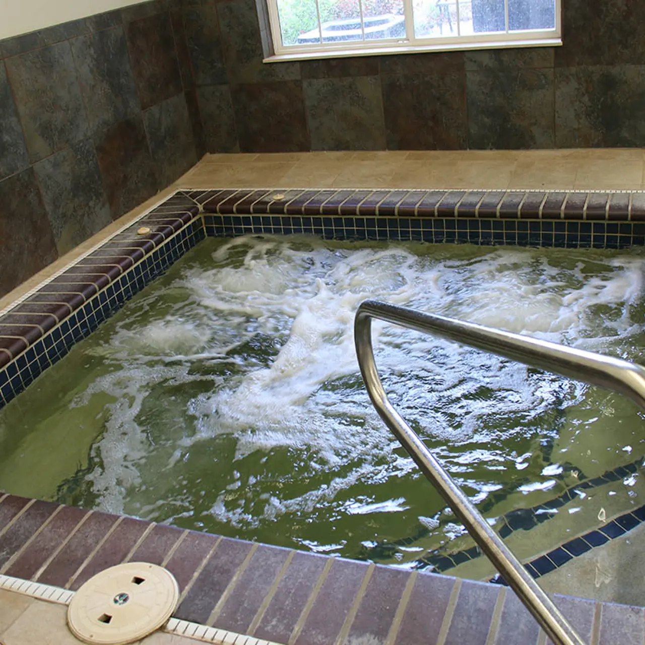Diamond Valley Apartments - Tub, Hot Tub, Jacuzzi