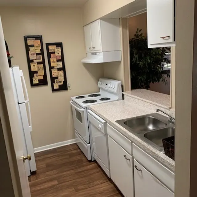 Chateau Apartments Chateau Apartments - Room