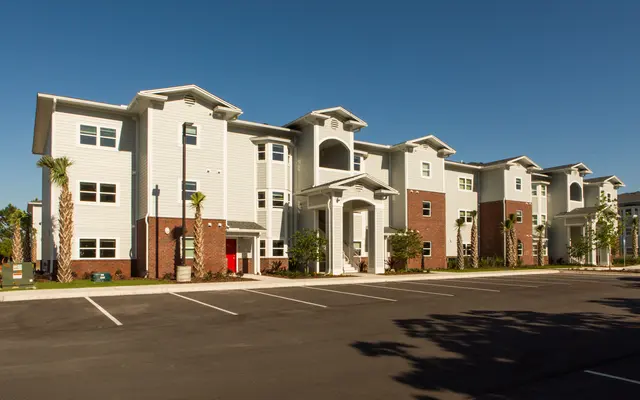 Pinnacle at Hammocks Crossings apartments