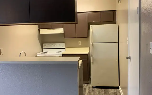 Tradewinds Apartments - Kitchen