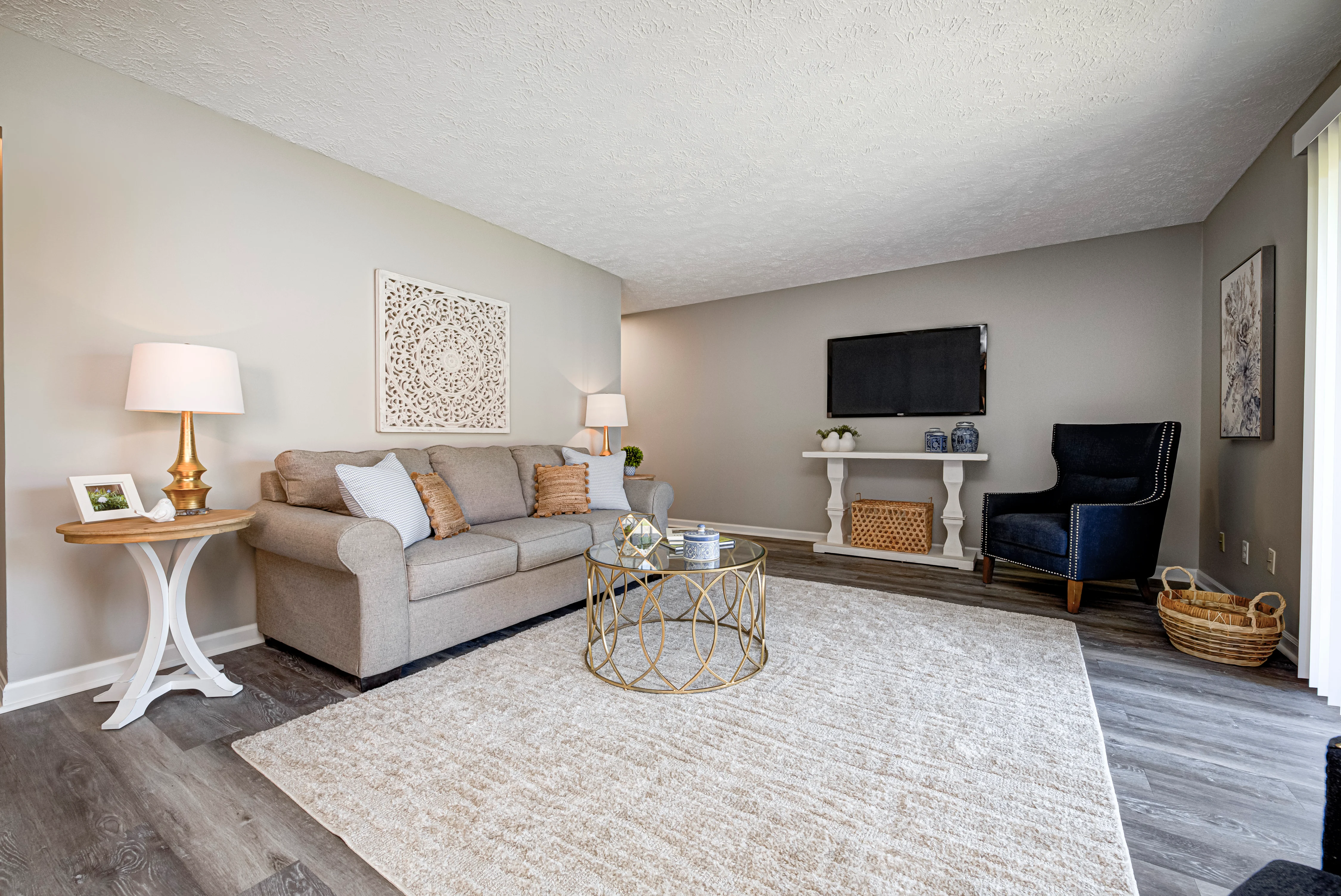 Ivy Knoll Apartments - Home Decor, Furniture, Living Room