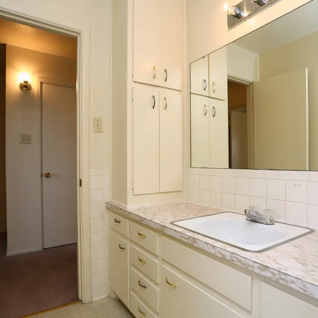 Coronado Hills - Corner, Sink, Sink Faucet