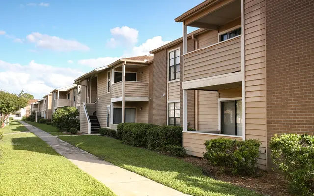 Laguna Park Apartments - Building
