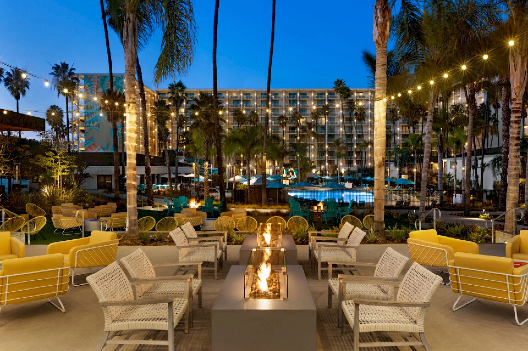 Felix Felix - Building, Furniture, Indoors