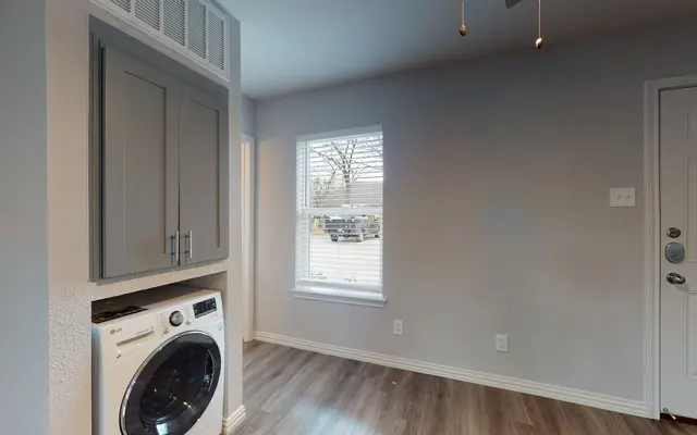 Buckner Park Lofts - Flooring, Laundry, Washer