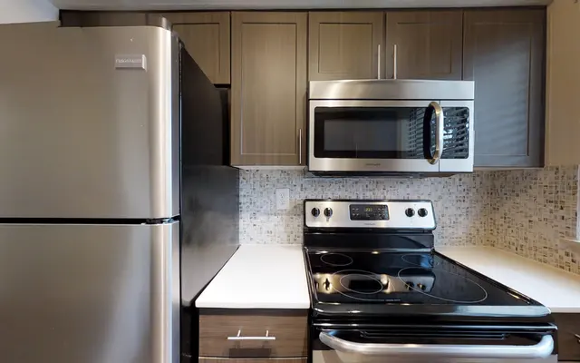 Austin's Place Apartments - Oven, Room