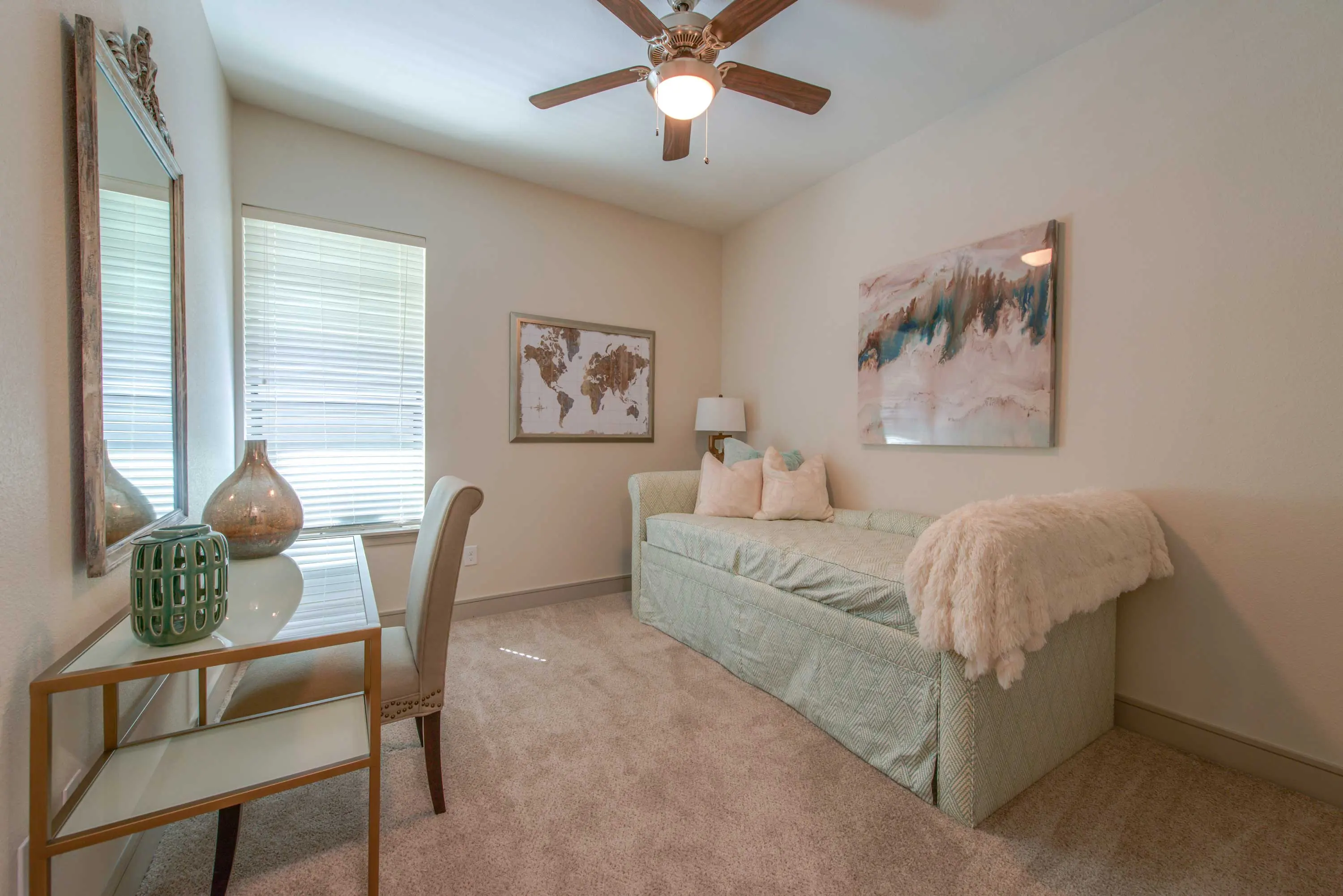 The Hamilton - Room, Chair