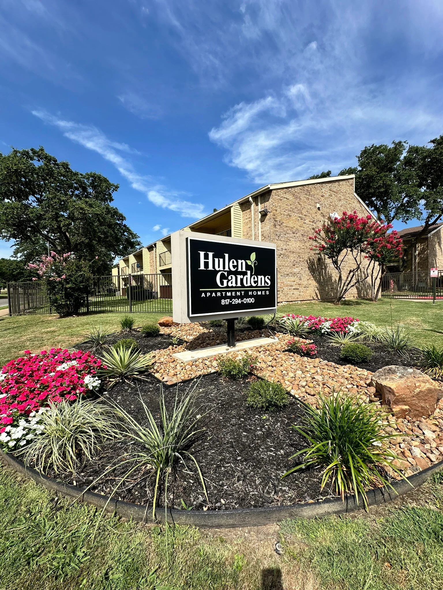 Hulen Gardens Apartments - Grass, Nature, Outdoors
