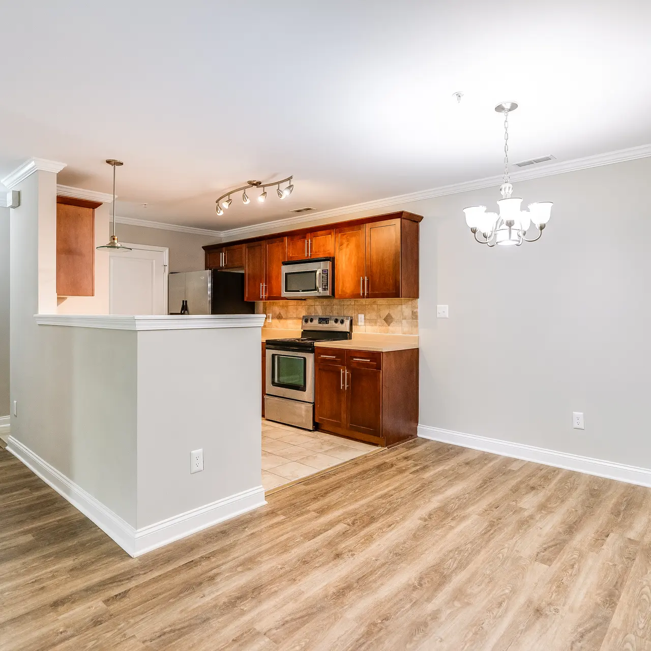 Crown at Steeplechase - Indoors, Interior Design, Floor