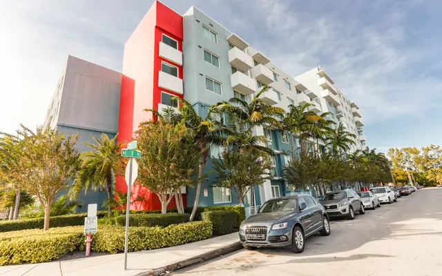 Pinnacle Square Apartments - Car